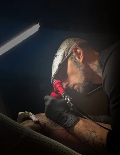 Photo de profil de A.tramentum, tatoueur à Grenoble. En guest chez ARXE en Avril 2024