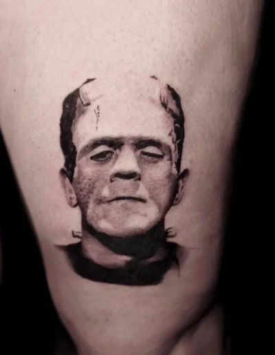 Tatouage de Frank Einstein sur la cuisse