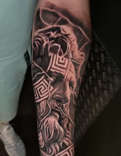 Tatouage réaliste de Zeus