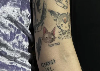 Tatouage de Jiji, personnage de Ghibli, sur le bras