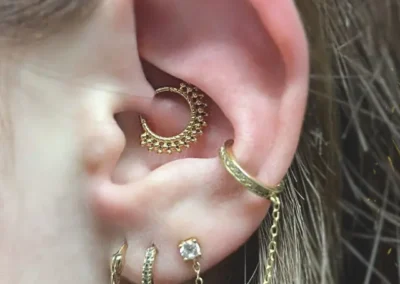 Piercing cartilage oreille, conch et daith