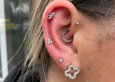 Piercing daith + helix + forward helix + mid helix + lobe