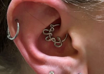 Piercing daith + helix + lobe
